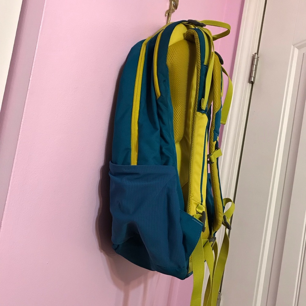 Kelty Flint 32L Backpack in teal and lime green - Picture 3 of 14